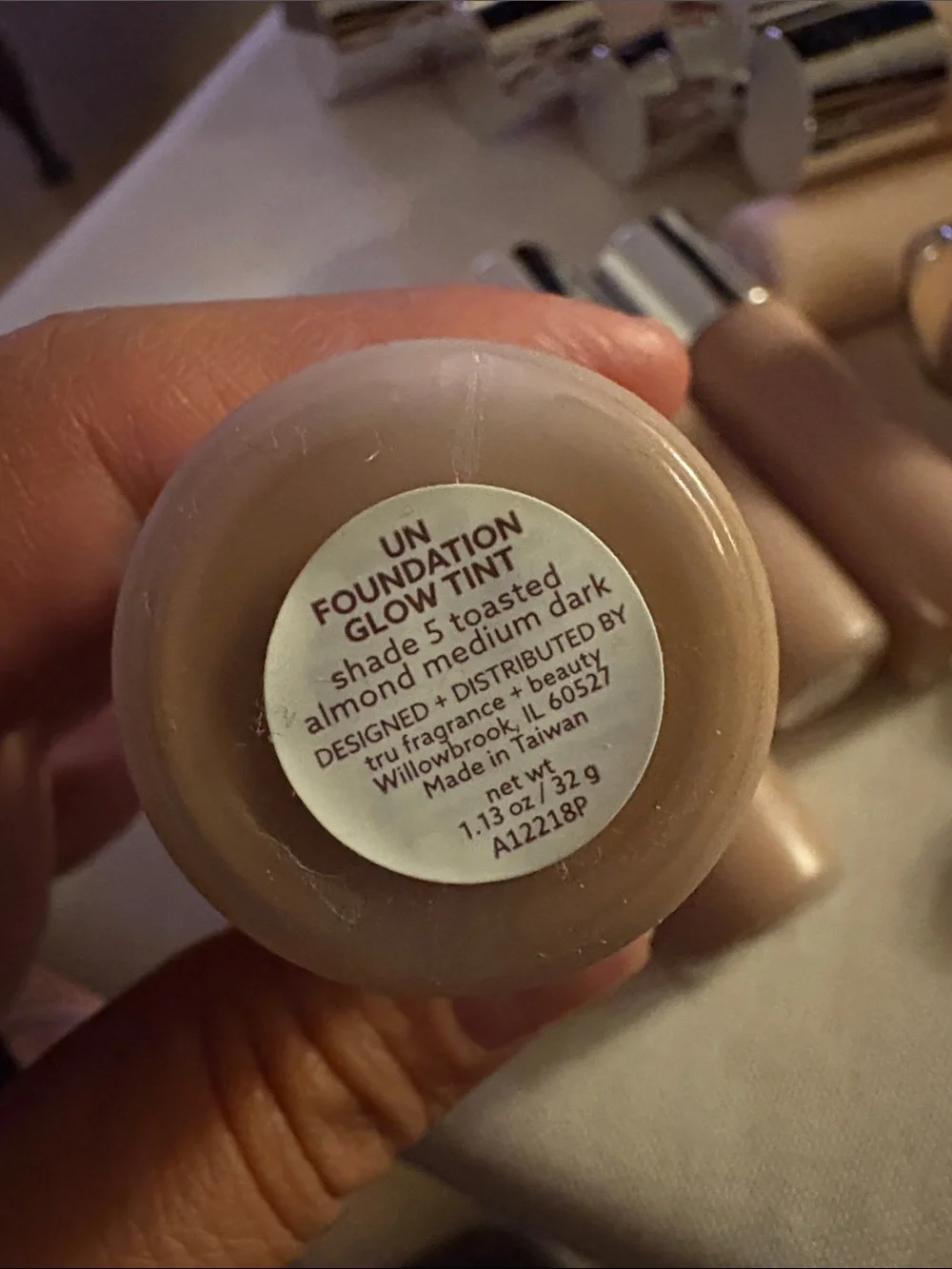 Undone beauty Liquid Foundation - Medium Warm Finish shade 5 toasted almond